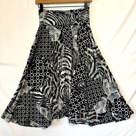 Lapis Dresses & Skirts - LAPIS Black and White Print Fold Over Waist Skirt Size Small